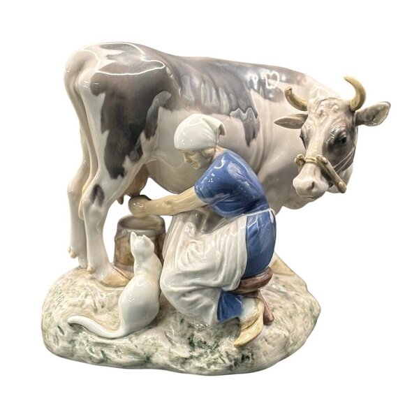 Bing & Grøndahl Denmark Porcelain Figurine Milk Maiden with Cat and Cow 2017 - Picture 2 of 5